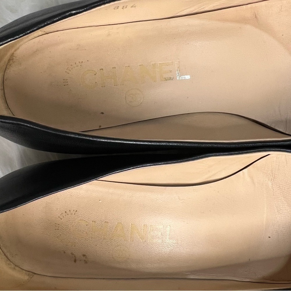 Chanel Black Lambskin Leather Pearl CC Logo Round Toe Low Block Heel Pump - 36C - Picture 15 of 16